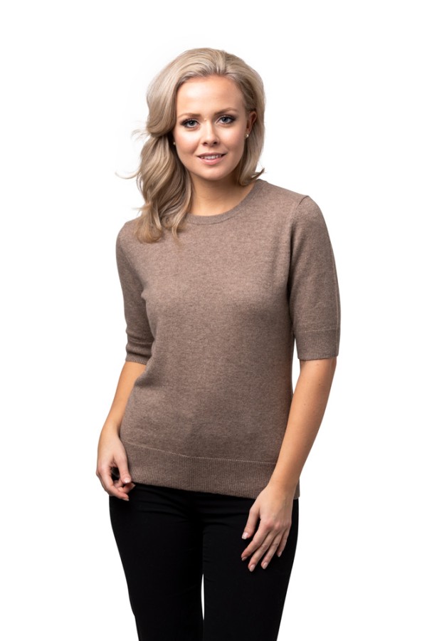 Tröja kortärm Linn - klassisk kashmirtröja med pärlemoknapp beige