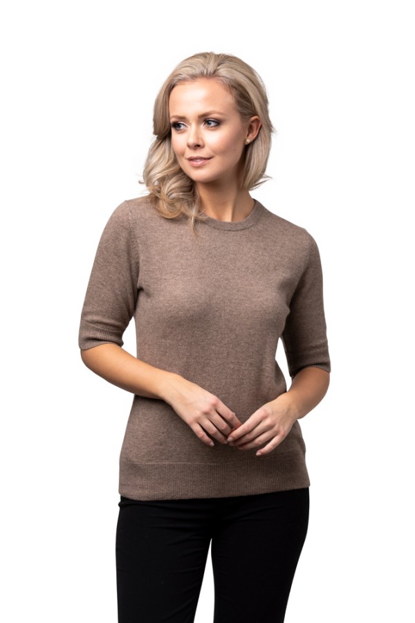 Tröja kortärm Linn - klassisk kashmirtröja med pärlemoknapp beige