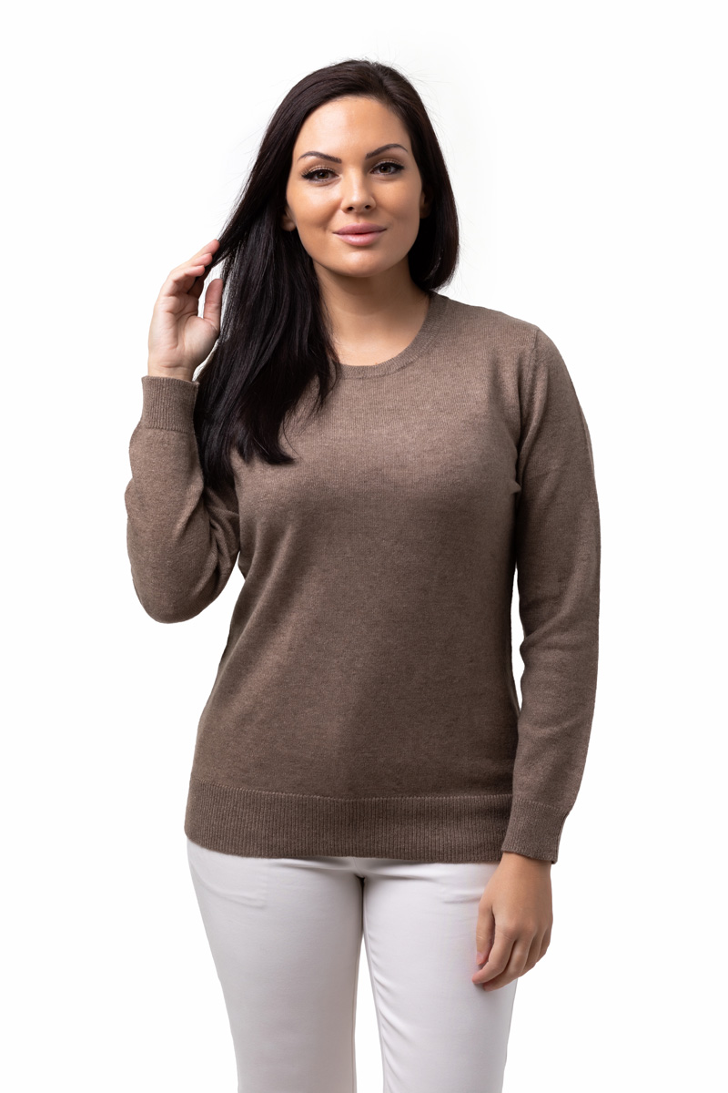 Tröja längärmad, Linn - rundhalsad klassisk tröja med pärlemoknapp beige