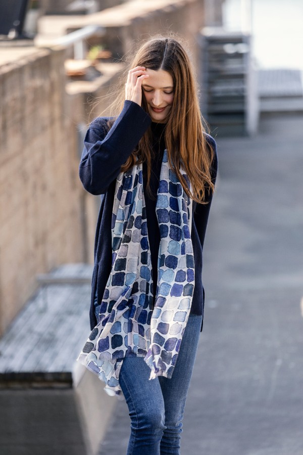 Vävd sjal - kashmirsjal av 8design Cashmere blå