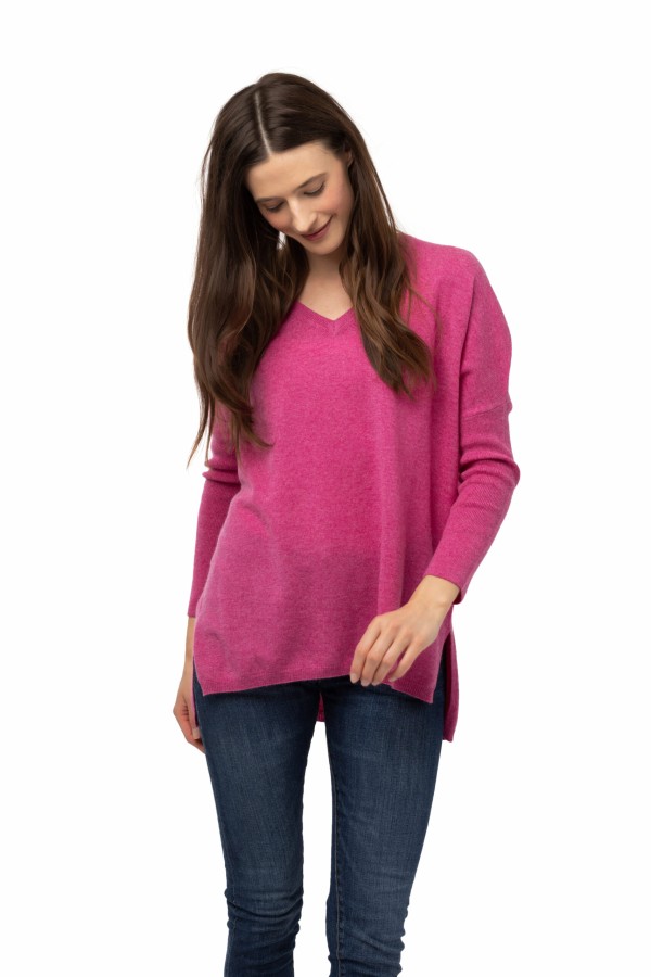 Tröja Victoria - oversized kashmirtröja med v-ringning cerise