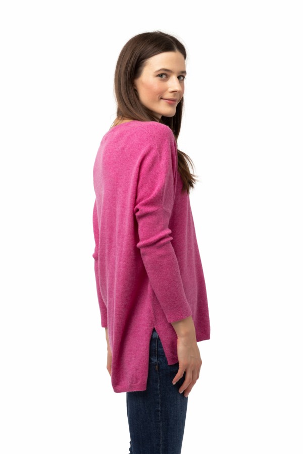 Tröja Victoria - oversized kashmirtröja med v-ringning cerise