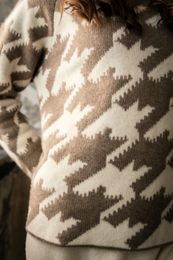 Tröja Inez - Lyxig dubbelstickad tröja med vackert mönster naturvit och beige