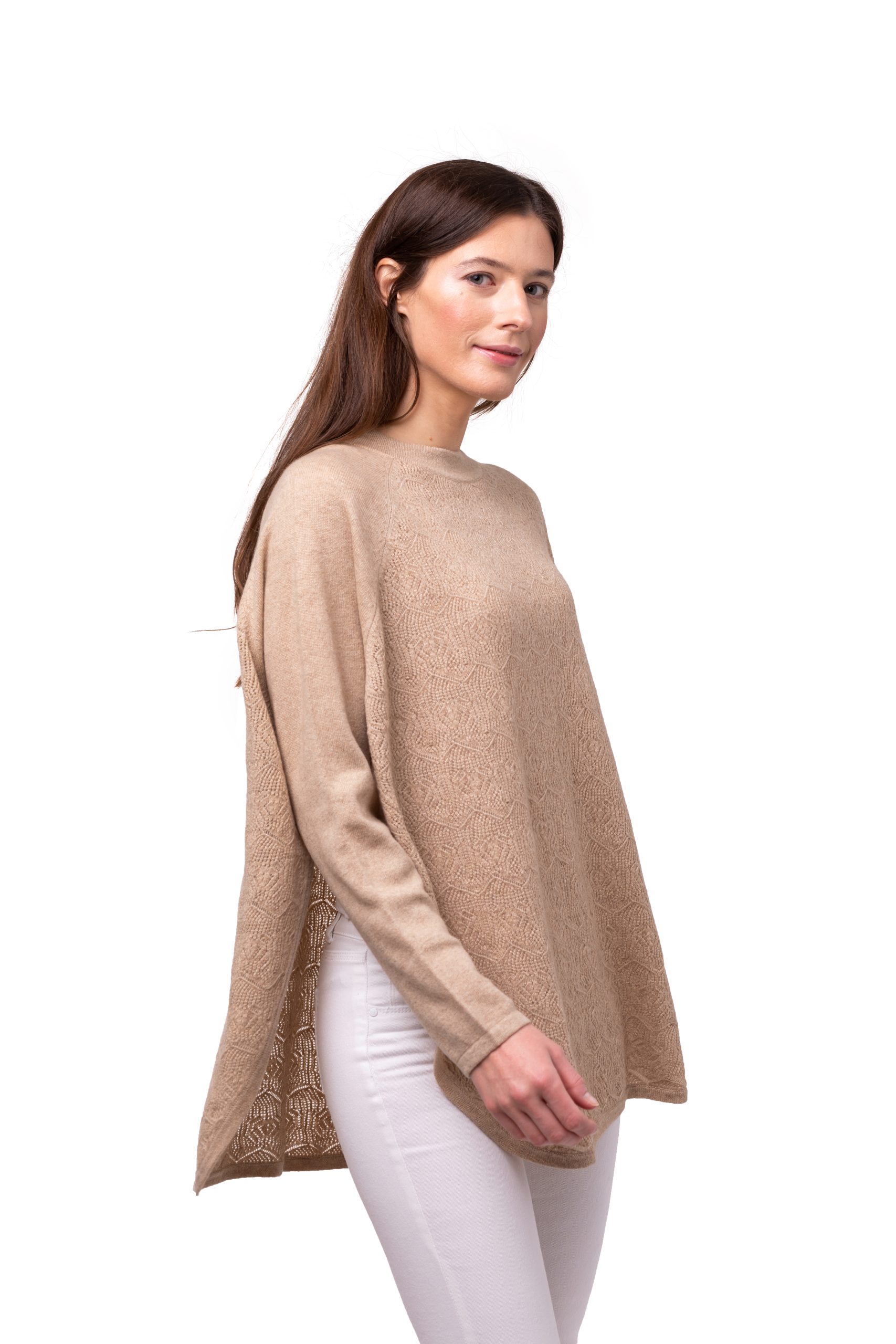 Tröja Filippa - oversizemodell med öppna sidostycken ljusbeige
