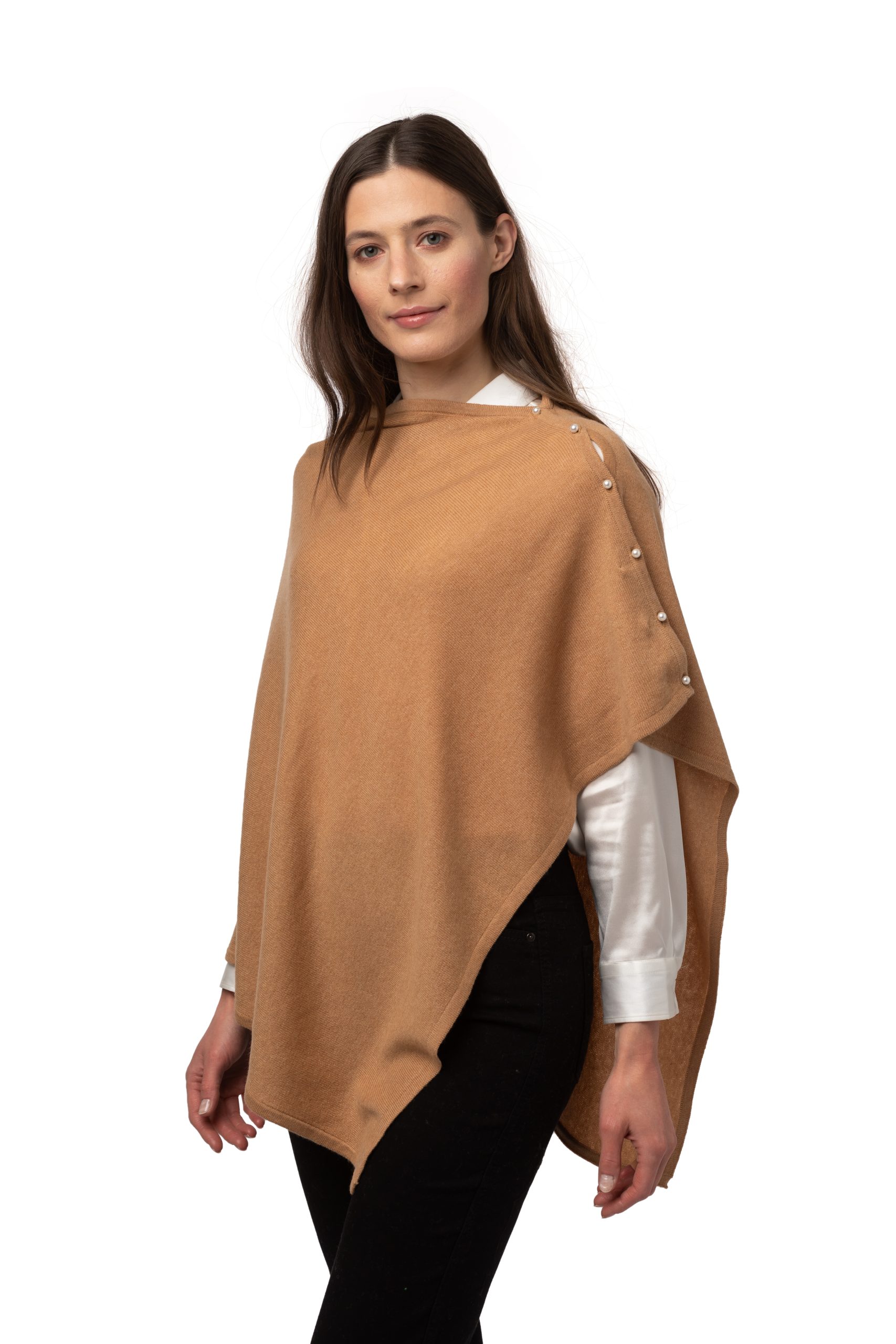 Inez poncho enfärgad, poncho med dekorativa pärlemoknappar