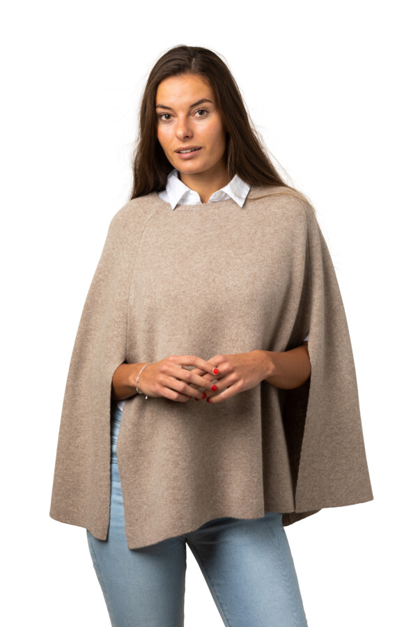 Cap klassisk - vacker cape i slätstickad cashmere, linbege