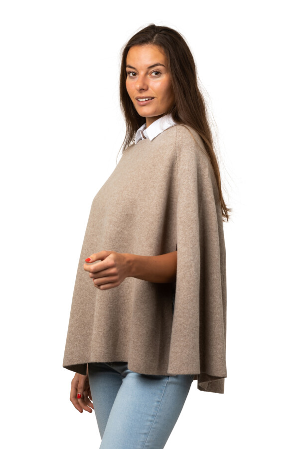 Cap klassisk - vacker cape i slätstickad cashmere, linbege