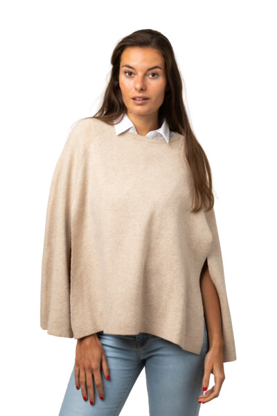 Cap klassisk - vacker cape i slätstickad cashmere, sandsten